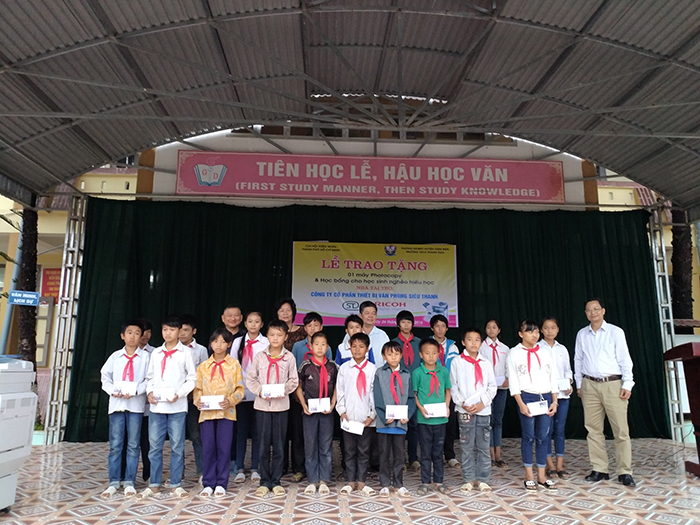 Công ty Siêu Thanh trao tặng quà từ thiện tại Điện Biên