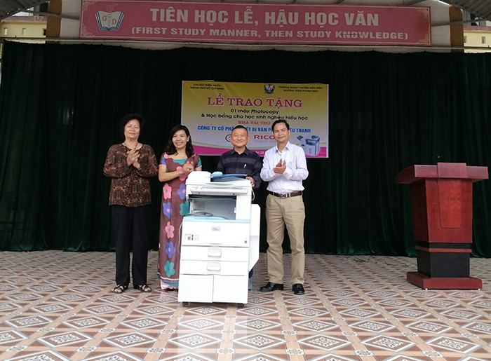 Công ty Siêu Thanh trao tặng quà từ thiện tại Điện Biên